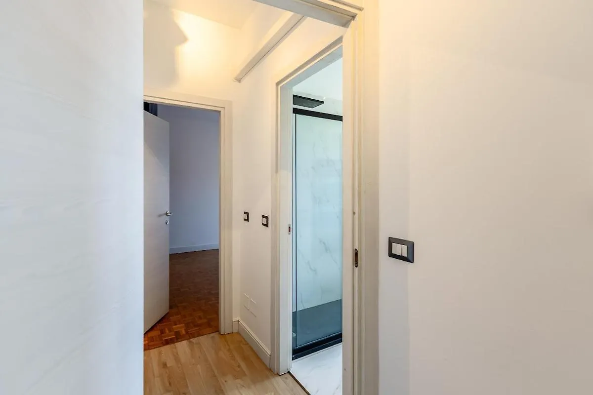 Large Apartment With Private Balcony And Workspace Μιλάνο 0*,