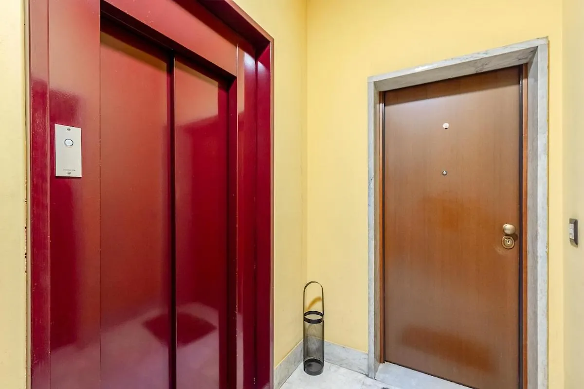 Large Apartment With Private Balcony And Workspace Μιλάνο
