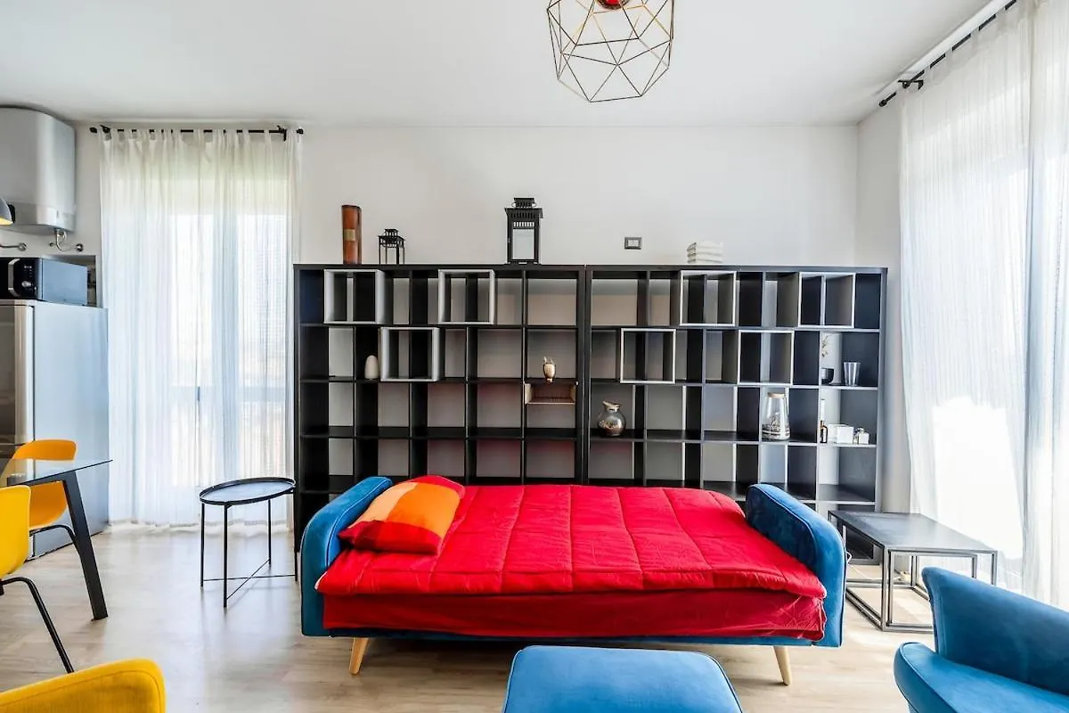 Large Apartment With Private Balcony And Workspace Μιλάνο 0*,  Ιταλία
