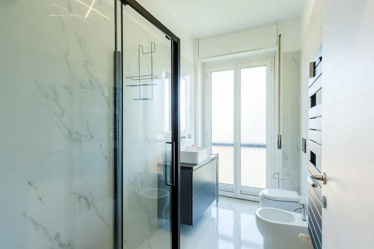 Large Apartment With Private Balcony And Workspace Μιλάνο Ιταλία